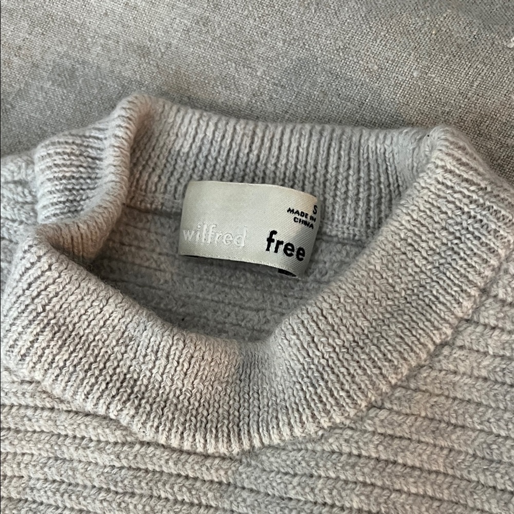 Wilfred Light Gray Ribbed Sweater - Picture 2 of 2